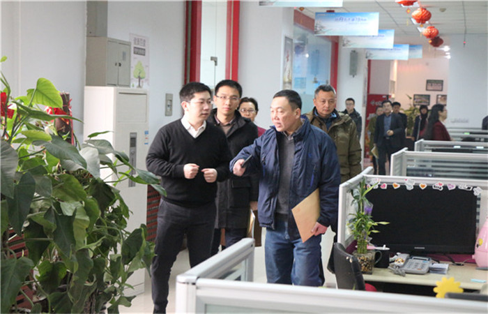 熱烈歡迎省電子商務示范企業(yè)評審組領導蒞臨河南青峰視察指導