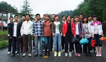 青峰網(wǎng)絡(luò)2011年全體員工洛陽(yáng)老君山、追夢(mèng)谷兩日游報(bào)道